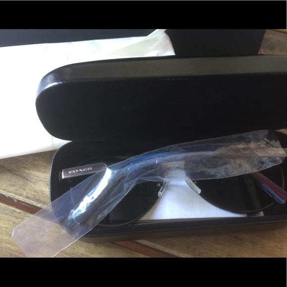 Authentic coach aviator sunglasses never worn. - Picture 2 of 3